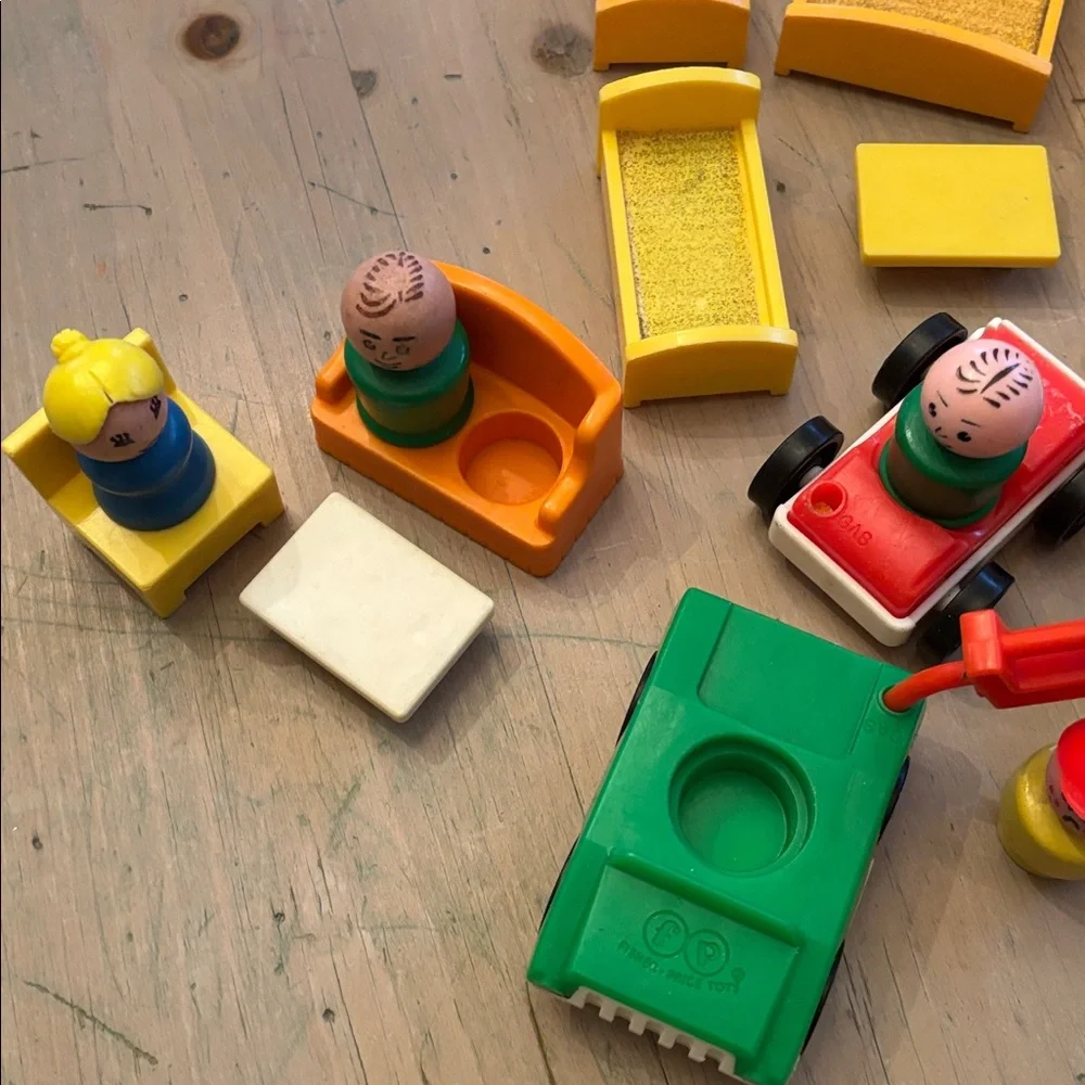 Fisher Price Little People with various pieces - Picture 7 of 7